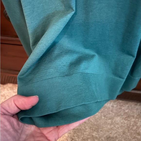 Like New Lululemon Athletica Swiftly Relaxed Hip Length Long Sleeve Top - Picture 8 of 13